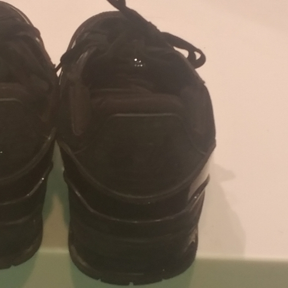 Louis Vuitton LV Trainer;  Patent Leather; Triple Black; 1AA45R; Size 9 - Picture 5 of 6